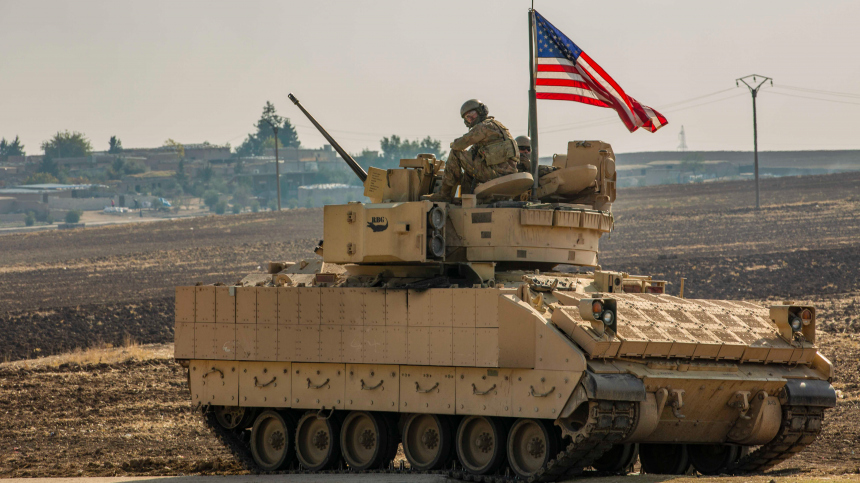 Военная полиция России блокировала колонну коалиции США из шести Bradley в Сирии