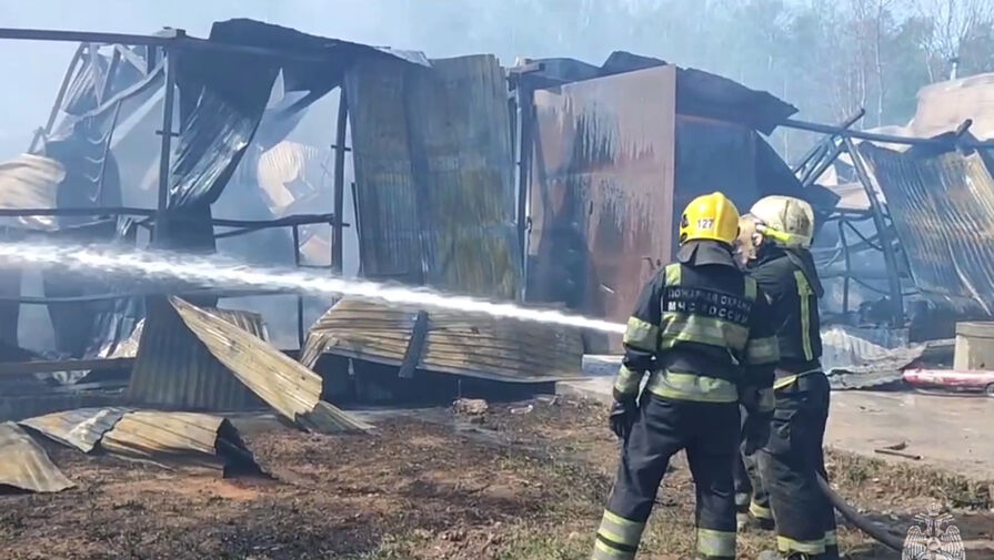Сотрудники МЧС потушили крупный пожар близ Улан-Удэ