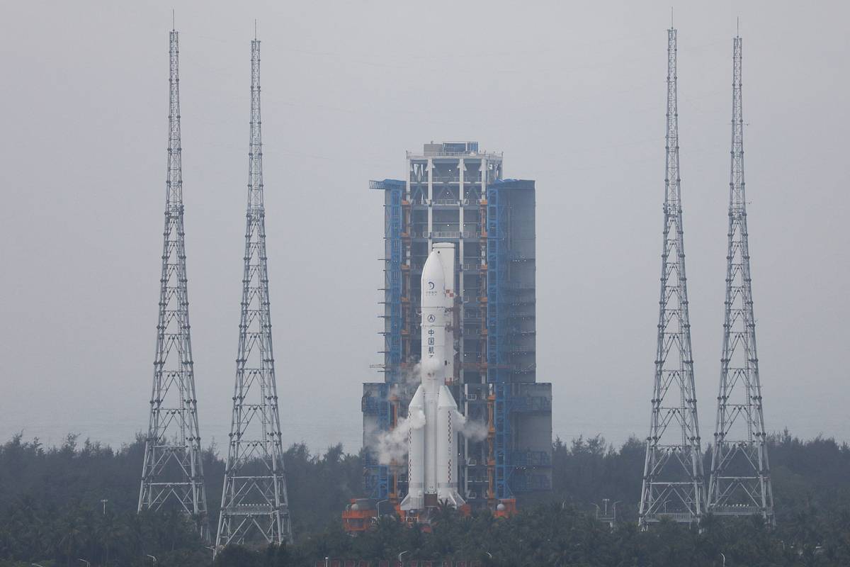 Китайская станция Change-6 успешно вышла на окололунную орбиту