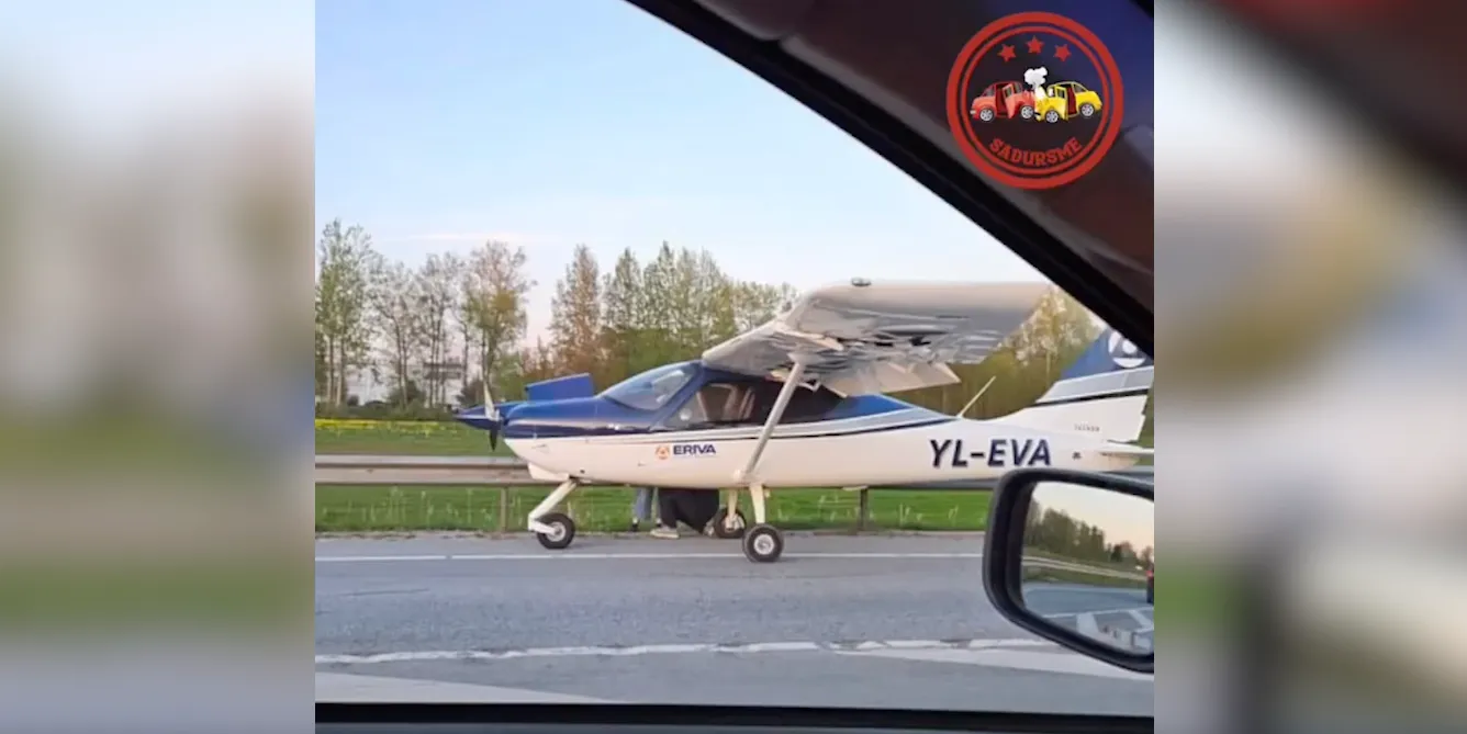 Сломавшийся самолёт сел прямо на оживлённом шоссе в Латвии